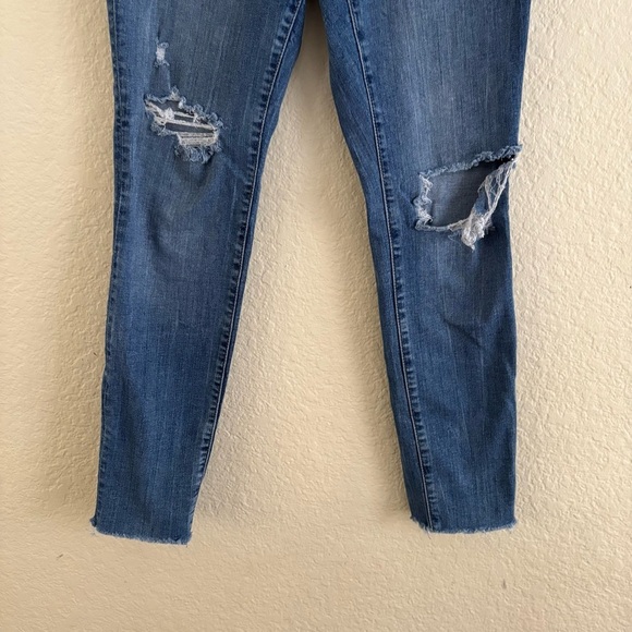 Universal Thread Blue Jeans - Picture 7 of 9